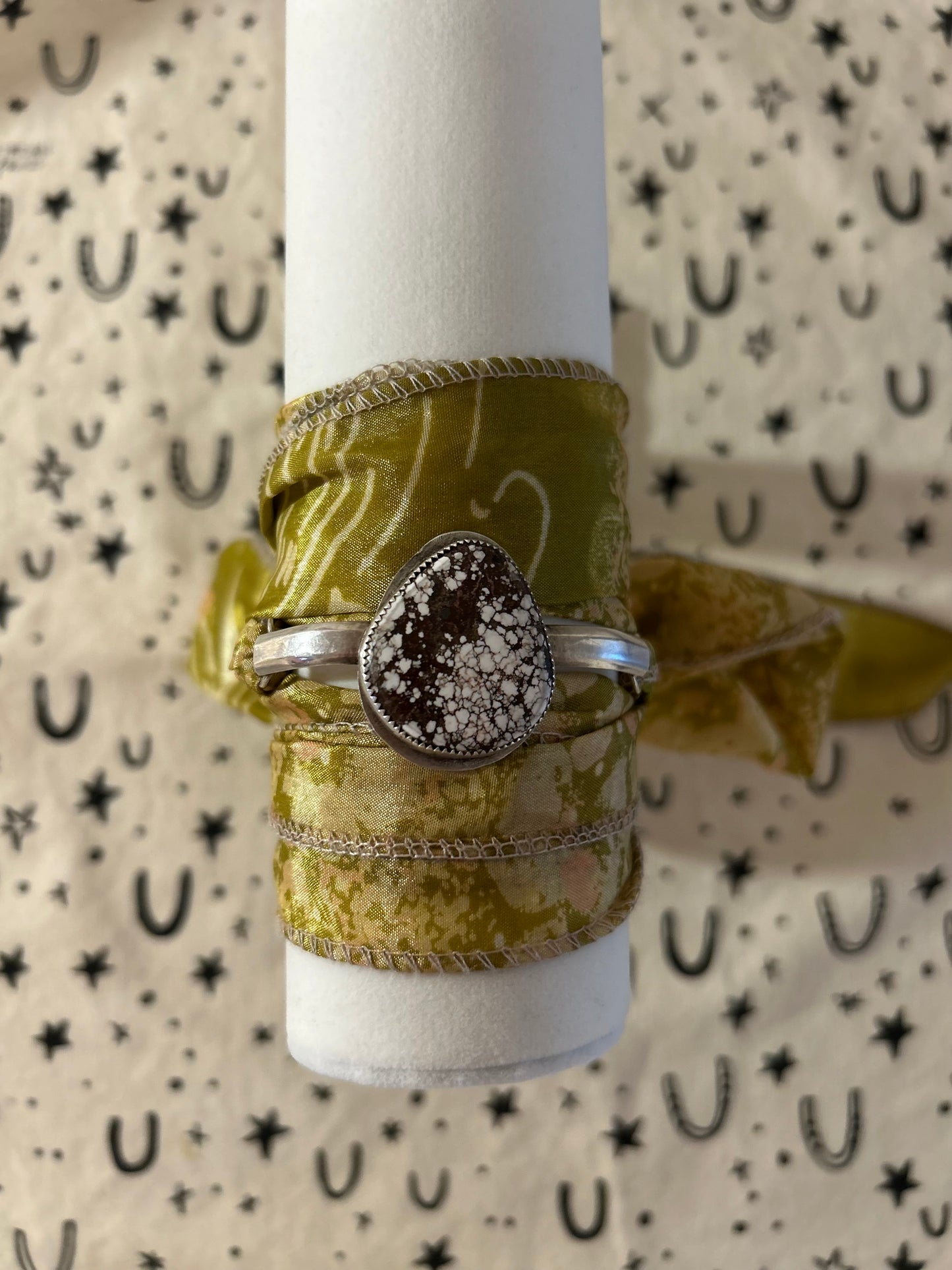 Twilly cuff